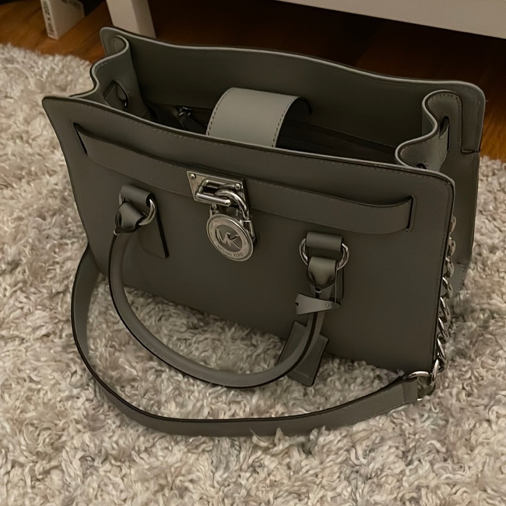 Micheal Kors Hamilton purse in Ash Gray